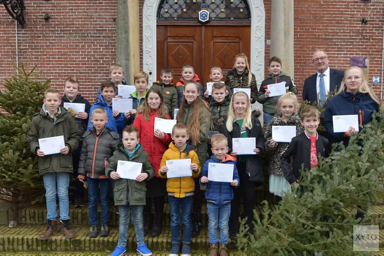 Prijsuitreiking kerstbomenactie Noardeast-Fryslân