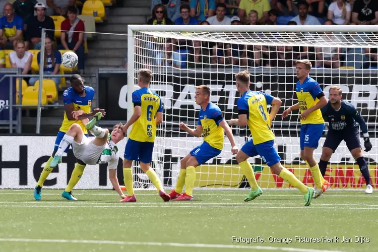 FC Groningen in extremis langs SC Cambuur door wereldgoal Strand Larsen