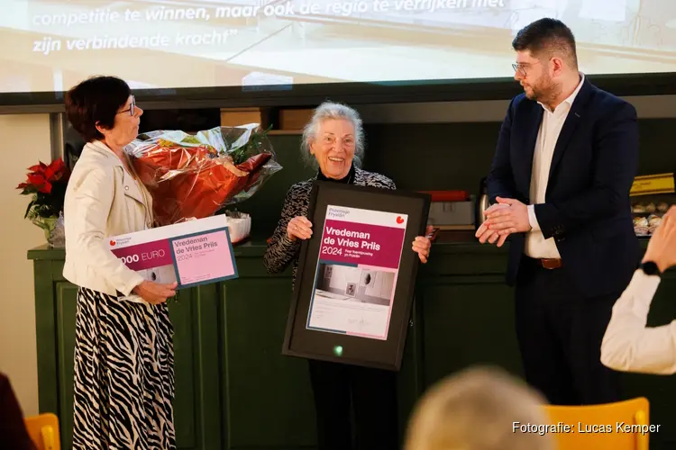 Ontwerper Folkert van der Hoek wint Vredeman de Vriesprijs voor Vormgeving